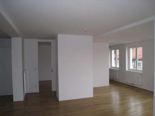 Straubinger Str. 7 Wohnraum DG