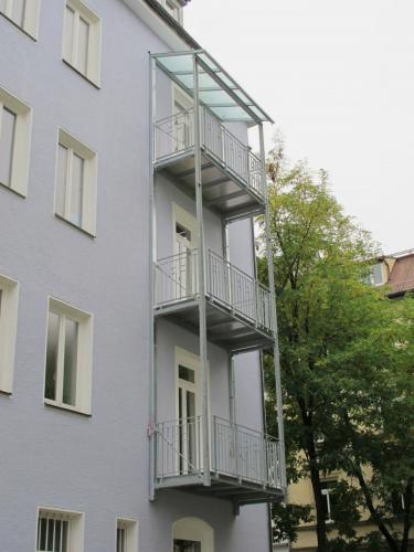 Fasaneristr. 3c Balkonturm Einfahrt