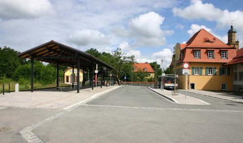 BUSBAHNHOF mit WARTEHALLE